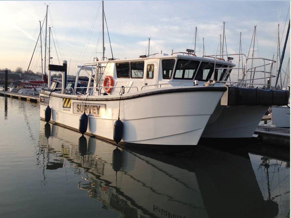 Equipements Défenses de Vedettes Ocean 3 - Catamaran 16 m de Surveillance Cotière